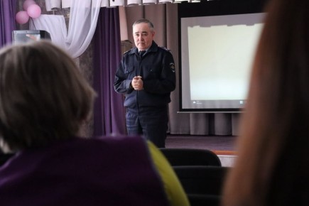 В Черемхово начальник следственного отдела ОВД организовал профилактическую лекцию для работников Центра