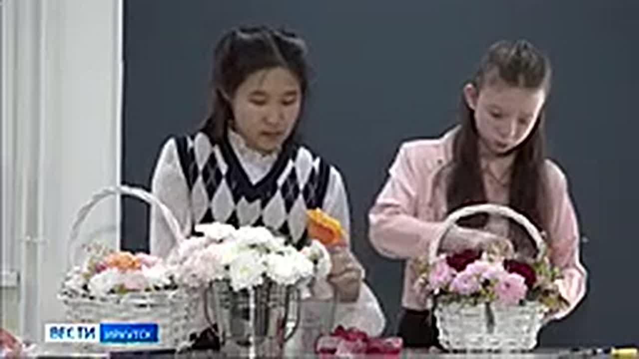 Участники Абилимпикса готовятся к выступлению в компетенции «флористика»