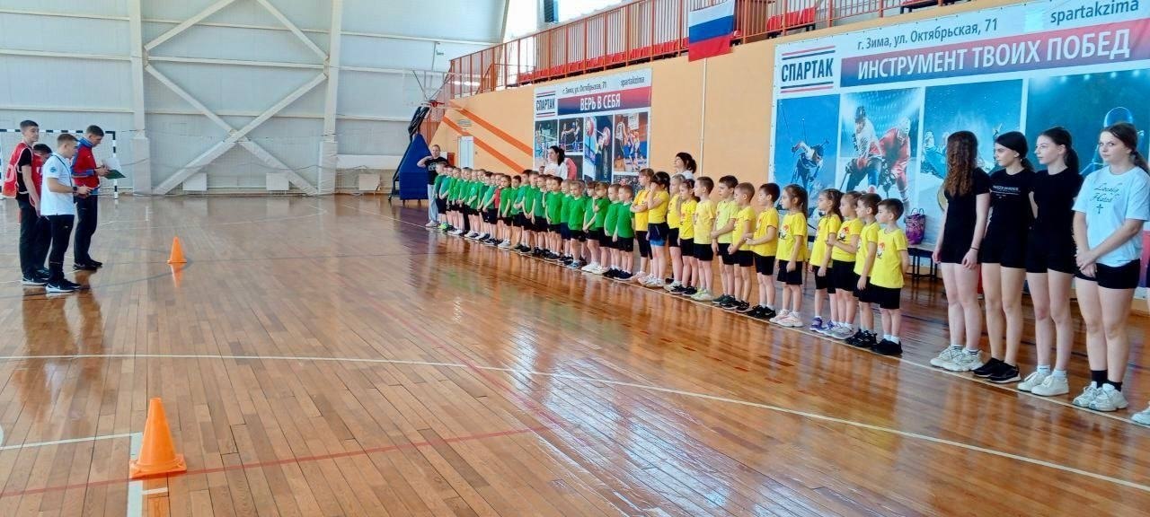 В муниципальных образованиях Иркутской области продолжают принимать нормативы Всероссийского физкультурно-спортивного комплекса «Готов к труду и обороне» и вручать знаки отличия В муниципальных образованиях Иркутской области продолжают принимать нормативы Всероссийского физкультурно-спортивного комплекса «Готов к труду и обороне» и вручать знаки отличия