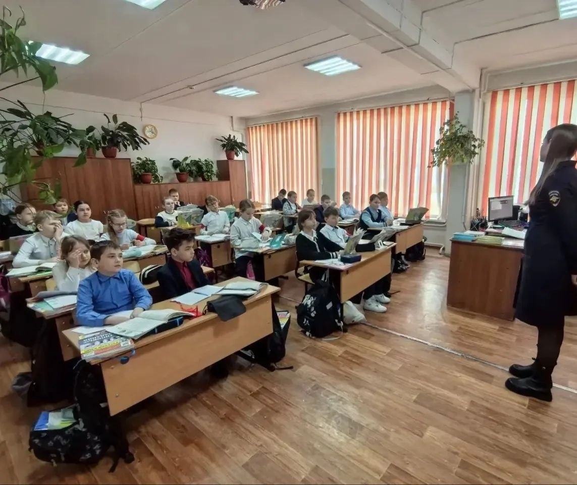 В преддверии весенних каникул стражи магистралей проводят встречи со школьниками В преддверии весенних каникул стражи магистралей проводят встречи со школьниками