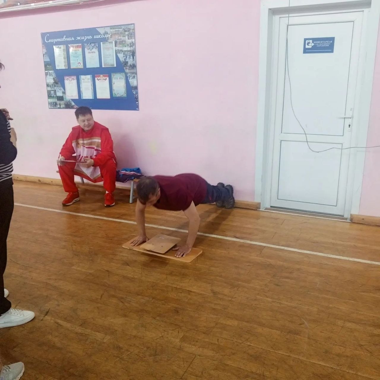 В муниципальных образованиях Иркутской области продолжают принимать нормативы Всероссийского физкультурно-спортивного комплекса «Готов к труду и обороне» и вручать знаки отличия В муниципальных образованиях Иркутской области продолжают принимать нормативы Всероссийского физкультурно-спортивного комплекса «Готов к труду и обороне» и вручать знаки отличия