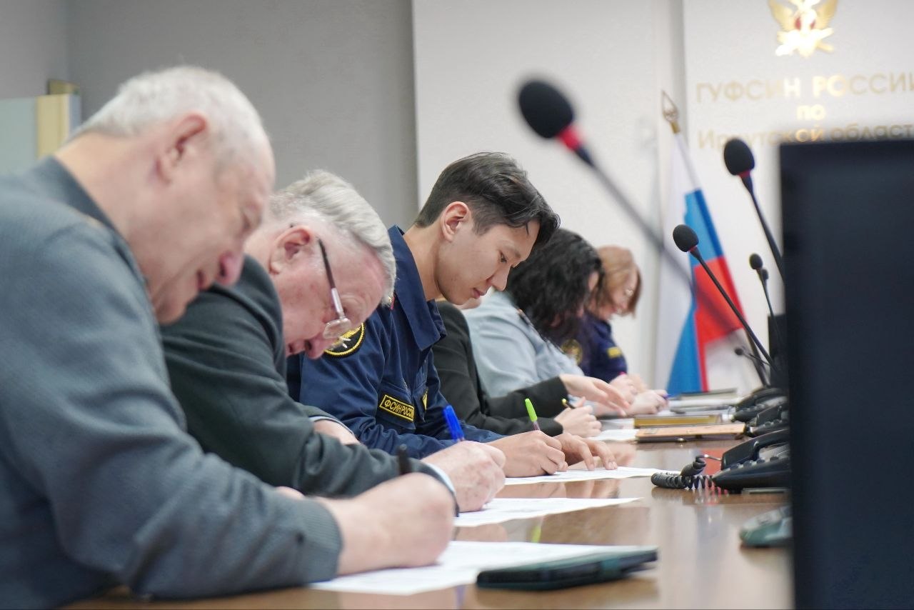 Вспоминаем, как это было — вчера в Иркутске и далеко за его пределами прошел отборочный этап чемпионата по разгадыванию кроссвордов «Иркутск многоклеточный — 2026»!