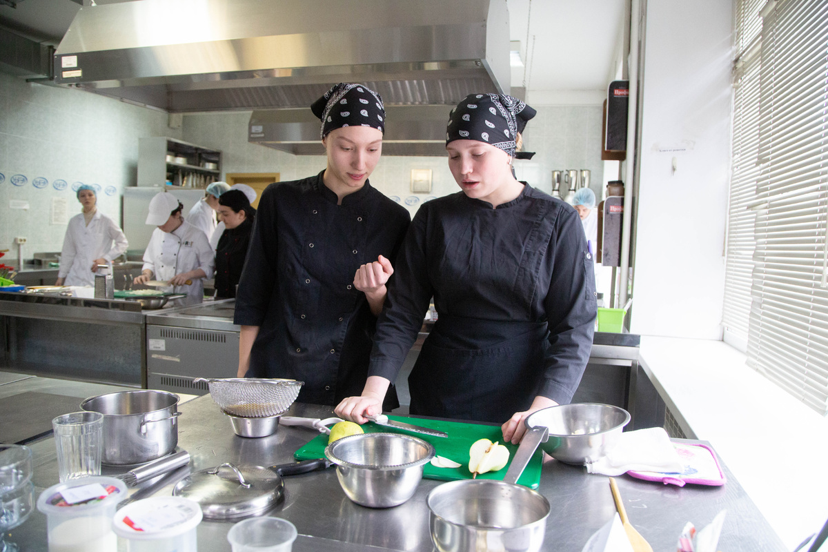 Кулинарный праздник: студенты УрГЭУ удивили своим талантом