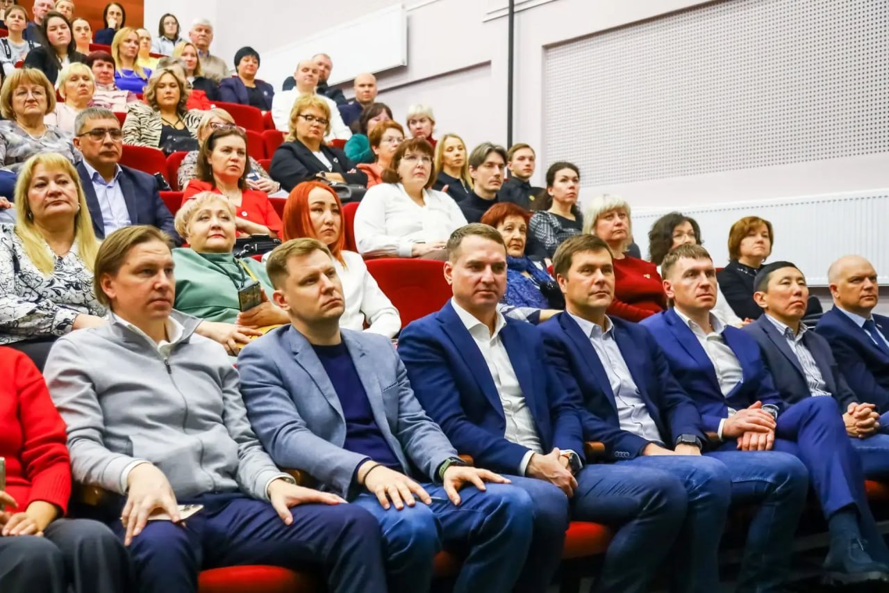 Глава Октябрьского округа Георгий Комаров подвел итоги работы комитета в 2025 году и озвучил планы на 2026 Глава Октябрьского округа Георгий Комаров подвел итоги работы комитета в 2025 году и озвучил планы на 2026