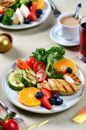 Готовим Новый год 2026 без лишних калорий: оригинальные рецепты и полезные советы