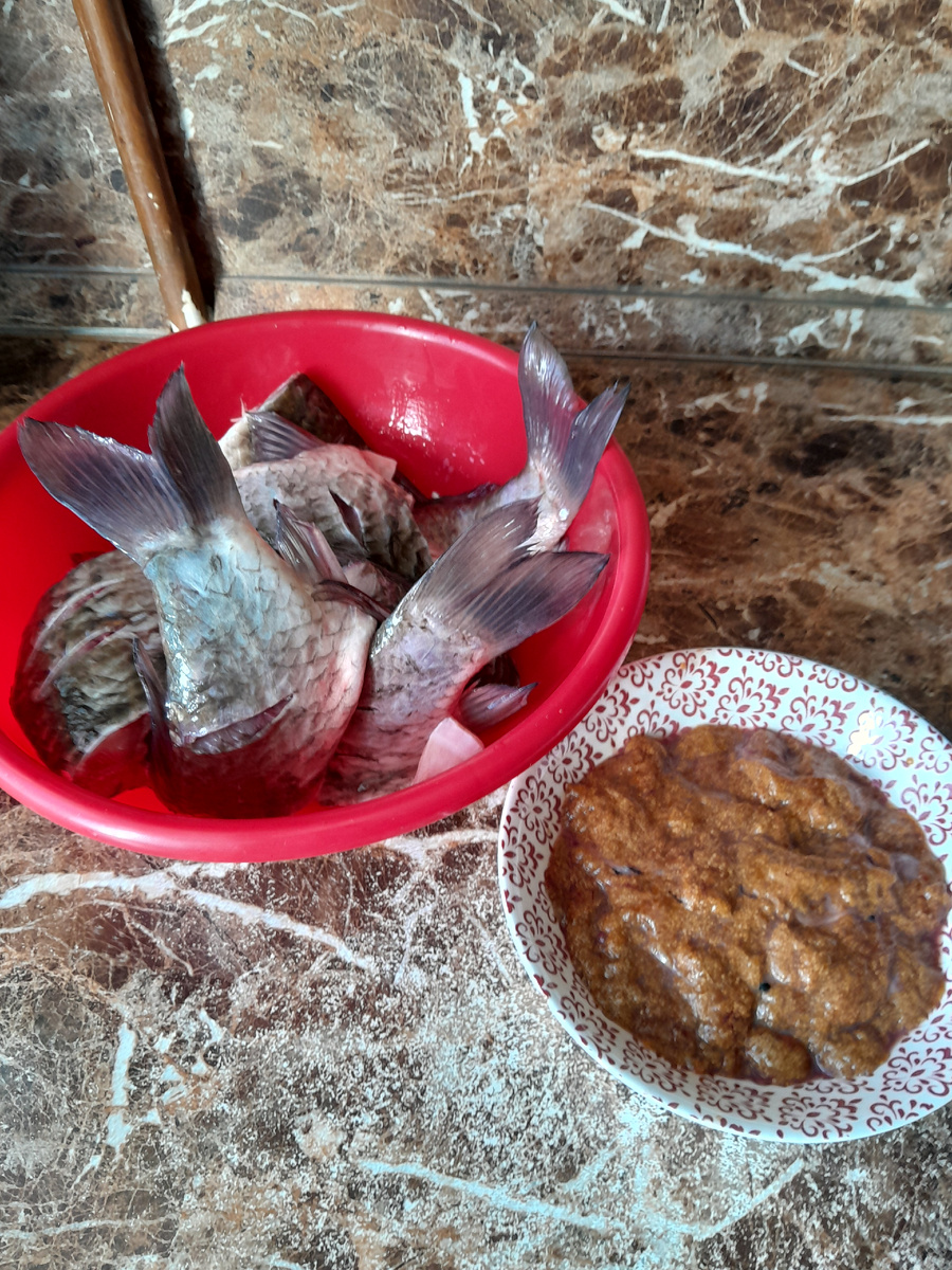 Проверенный рецепт жареного карпа с икрой для гастрономического наслаждения