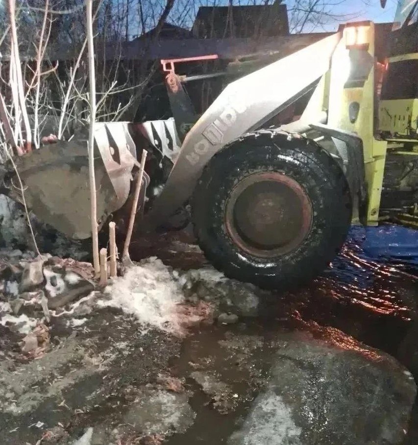 В Ленинском и Правобережном округах Иркутска устраняют последствия подтоплений талыми водами В Ленинском и Правобережном округах Иркутска устраняют последствия подтоплений талыми водами