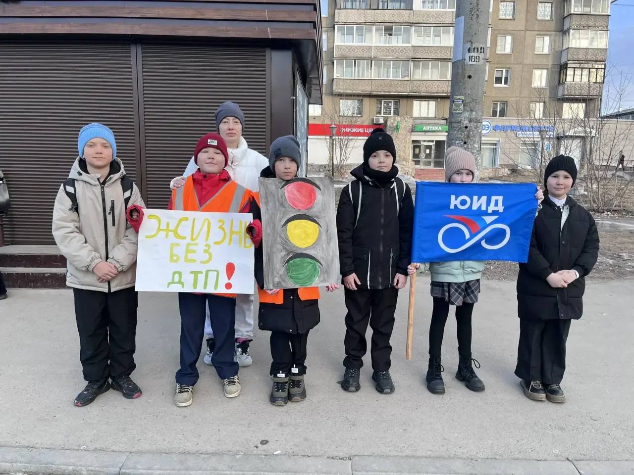 В Ангарске в преддверии весенних каникул госавтоинспекторы и родительские патрули вышли на улицы города В Ангарске в преддверии весенних каникул госавтоинспекторы и родительские патрули вышли на улицы города