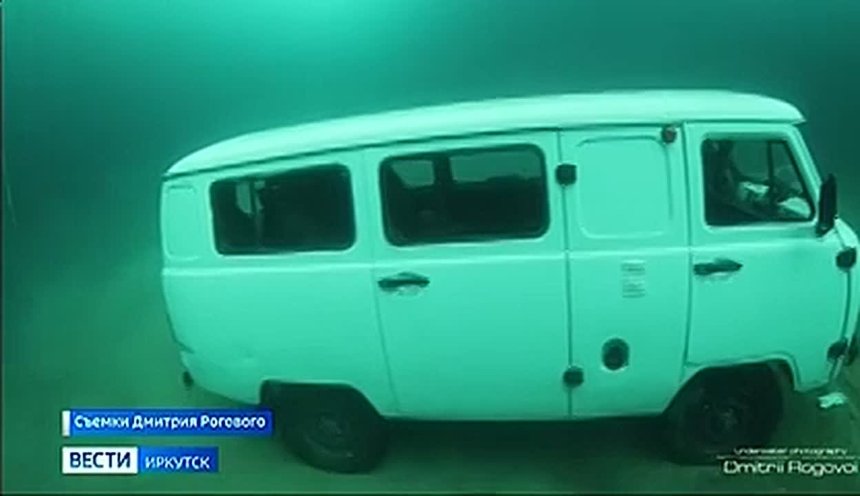 Иркутский дайвер Дмитрий Роговой и родственники погибшего водителя подняли со дна Малого Моря тот самый УАЗ, который провалился в становУю трещину 20 февраля вместе с туристами из Китая