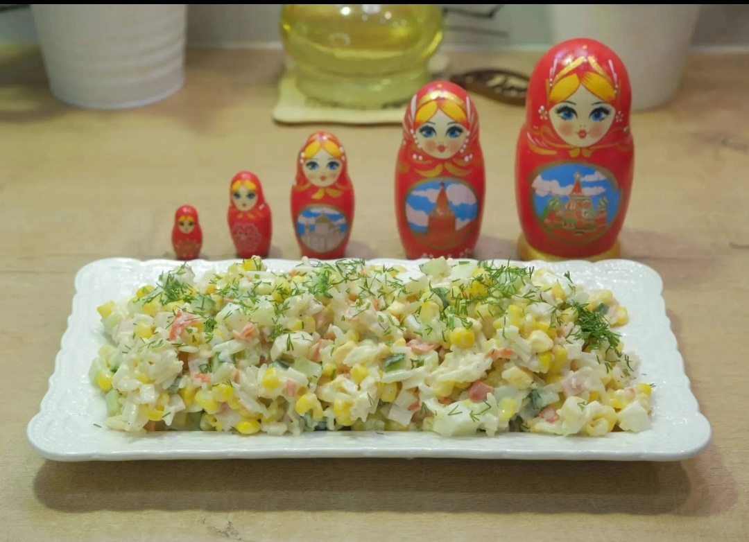 Салат с крабовыми палочками и кукурузой: восхитительное блюдо для любого стола