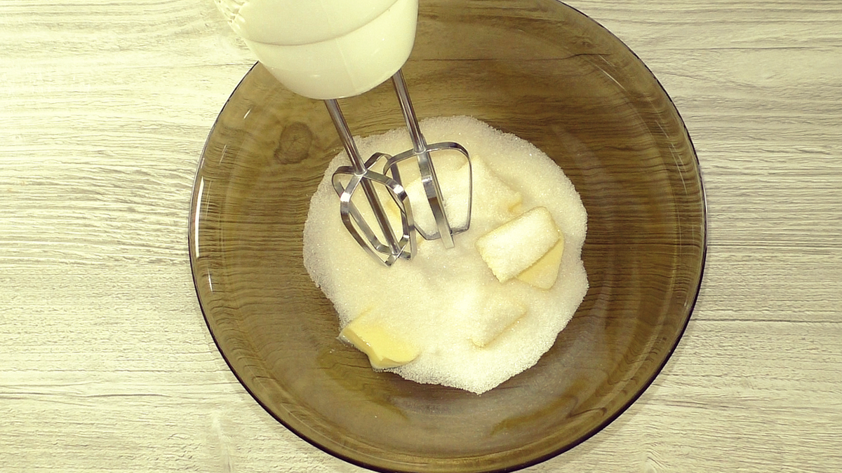 Ароматный пирог с персиками: быстрое решение для уютного вечера