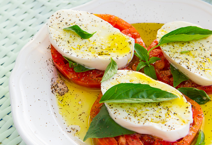 Салат «Капрезе»: идеальный рецепт для летнего обеда