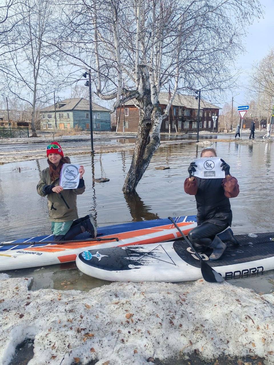 В Братске местные нашли применение сапбордам весной В Братске местные нашли применение сапбордам весной