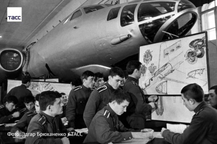 #архив_ТАСС_Сибирь. Курсанты училища во время занятий