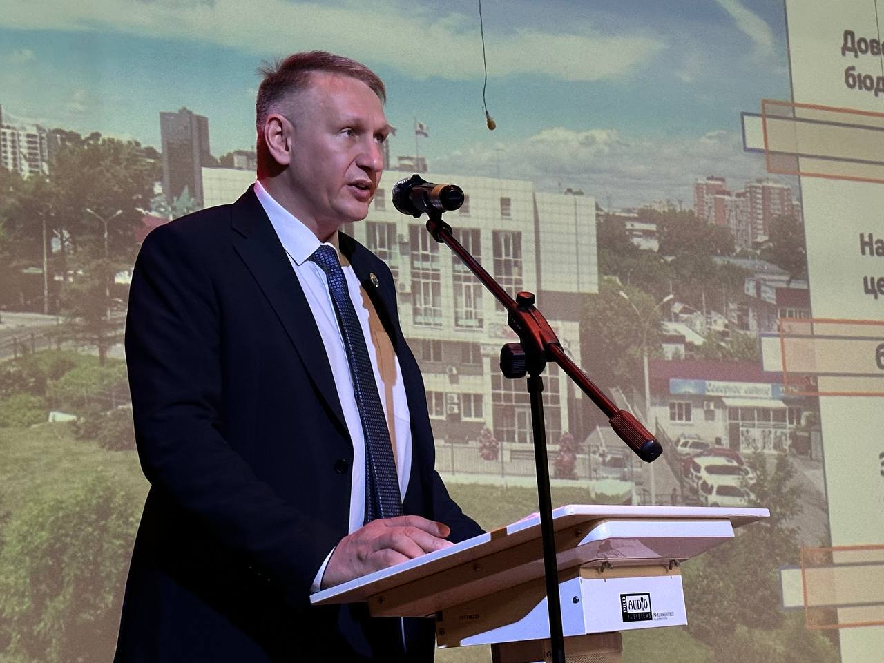 В самом большом, студенческом и научном Свердловском районе Иркутска продолжают создавать комфортную и современную среду для жизни