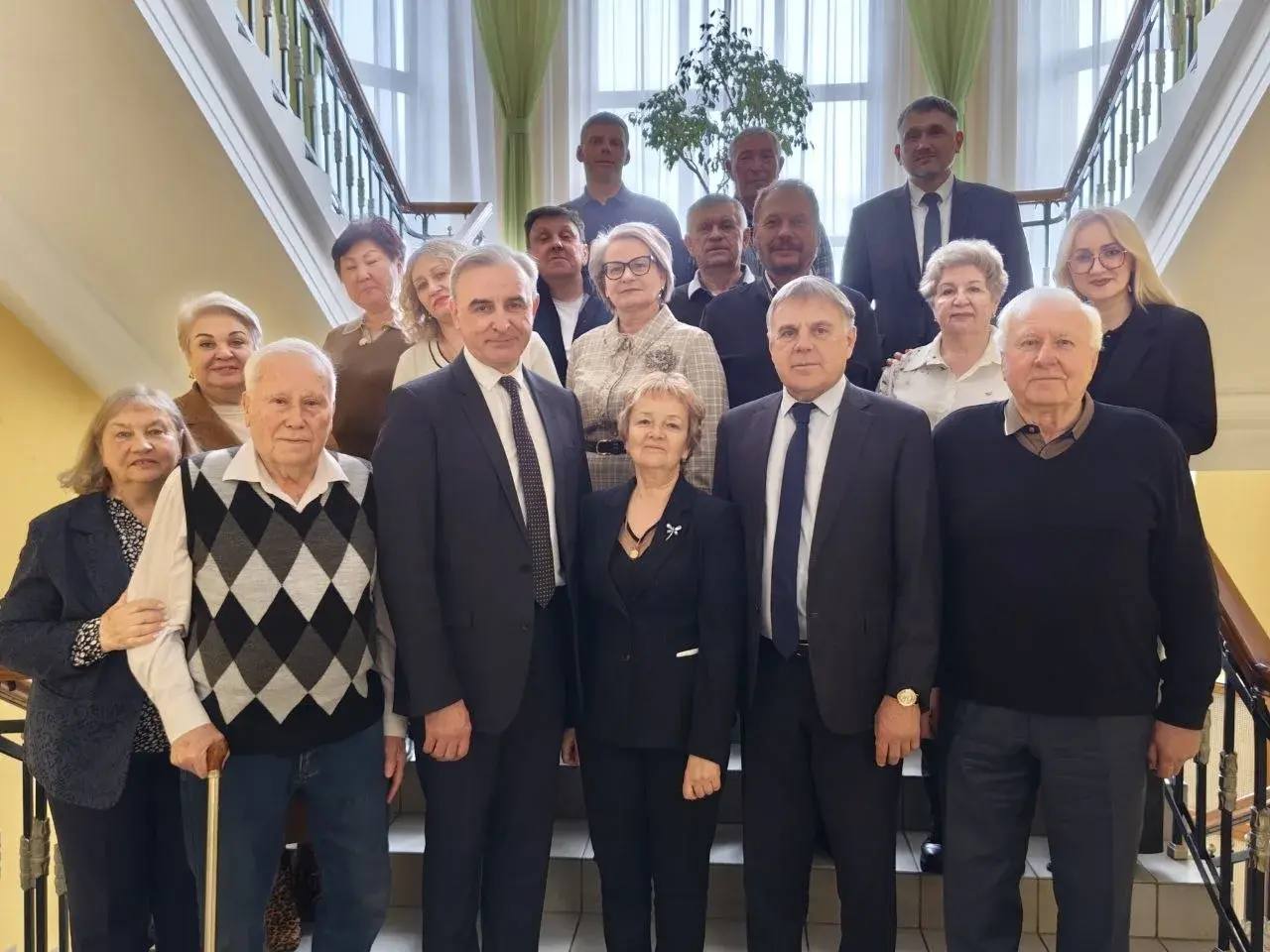 Сергей Петров: Вместе с председателем Думы Александром Александровичем Городским, своими заместителями Мариной Степановной Сасиной и Александром Александровичем Титовым принял участие в заключительном заседании Общественной... Сергей Петров: Вместе с председателем Думы Александром Александровичем Городским, своими заместителями Мариной Степановной Сасиной и Александром Александровичем Титовым принял участие в заключительном заседании Общественной...