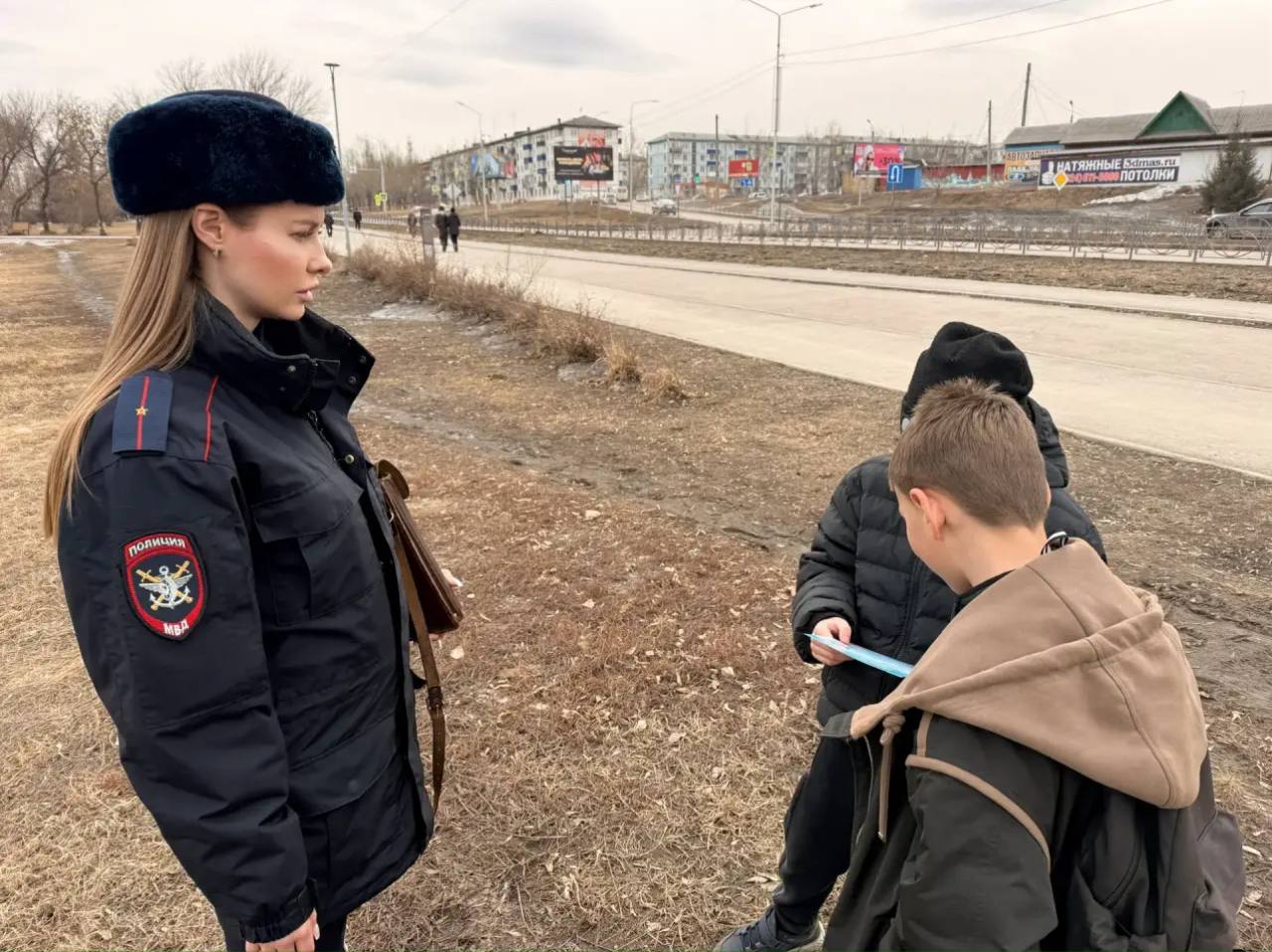 Транспортные полицейские проводят профилактические мероприятия в рамках акции «Тонкий лёд» Транспортные полицейские проводят профилактические мероприятия в рамках акции «Тонкий лёд»