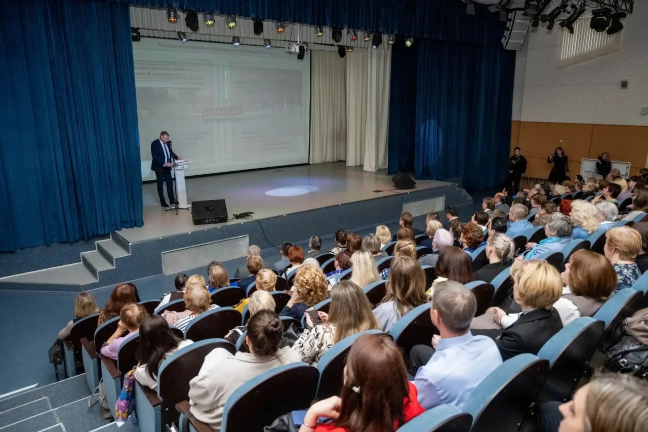 Антон Медко отчитался о работе комитета по управлению Свердловским округом Иркутска в 2025 году и озвучил планы на 2026-й