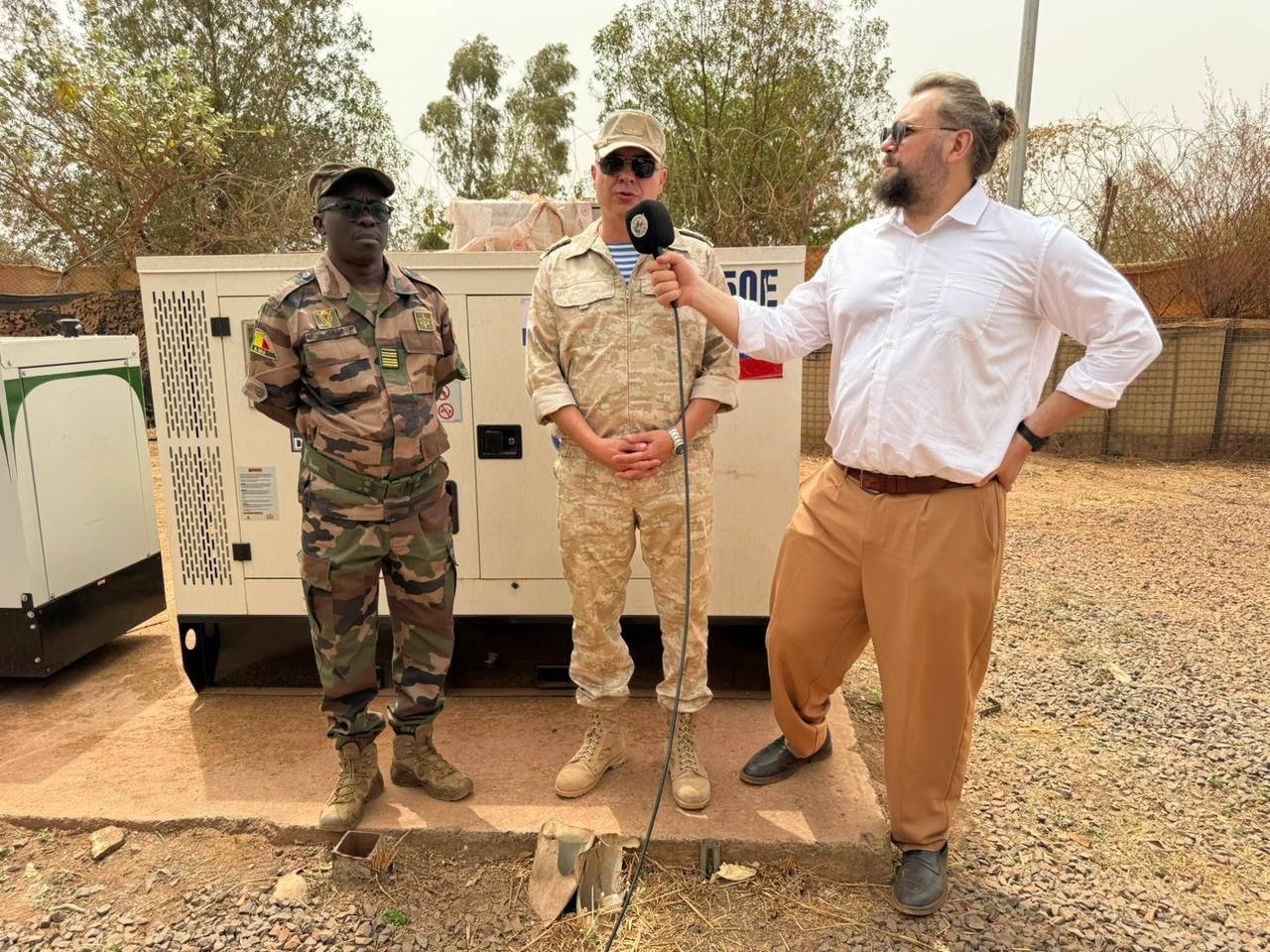 Минобороны России передало малийской стороне оборудование для очистки воды и генерации электричества, сообщает корреспондент «Африканской инициативы» в Бамако Минобороны России передало малийской стороне оборудование для очистки воды и генерации электричества, сообщает корреспондент «Африканской инициативы» в Бамако