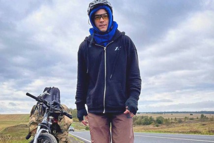 Иногда мы, живя рядом, ленимся приехать на Байкал, а кто-то поедет сюда на велосипедах через полстраны