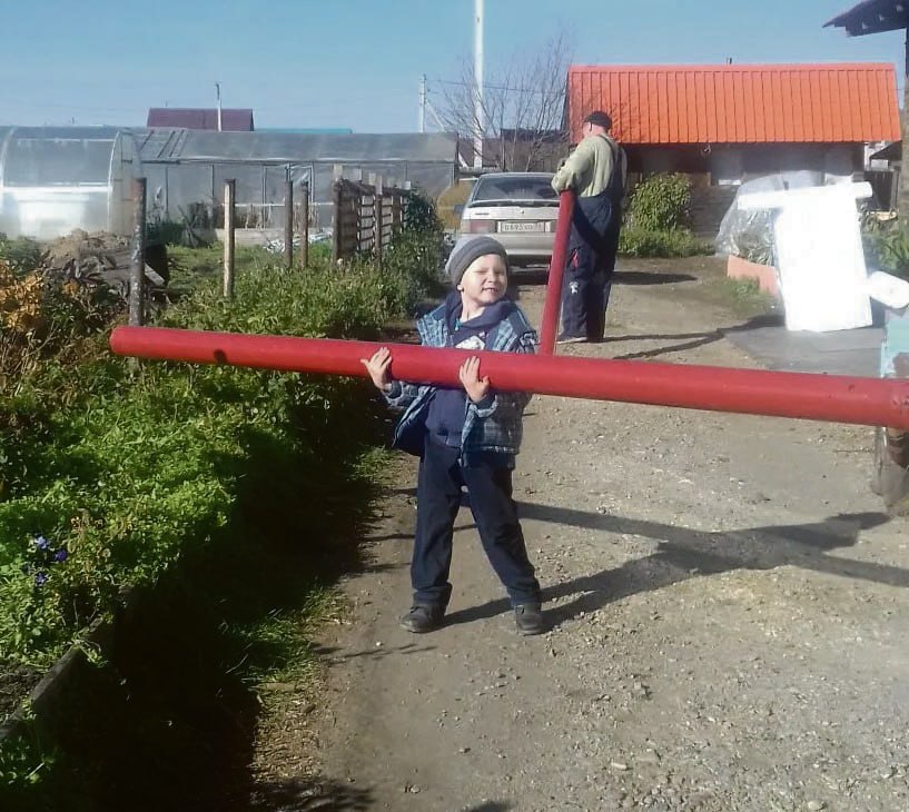 Знакомьтесь, на первом фото — Людмила Тушминская — мама 20 детей и бабушка 17 внуков! Эта героическая женщина занимается не только домом и своей большой семьей, но еще и руководит клубом приемных родителей Иркутского района... Знакомьтесь, на первом фото — Людмила Тушминская — мама 20 детей и бабушка 17 внуков! Эта героическая женщина занимается не только домом и своей большой семьей, но еще и руководит клубом приемных родителей Иркутского района...