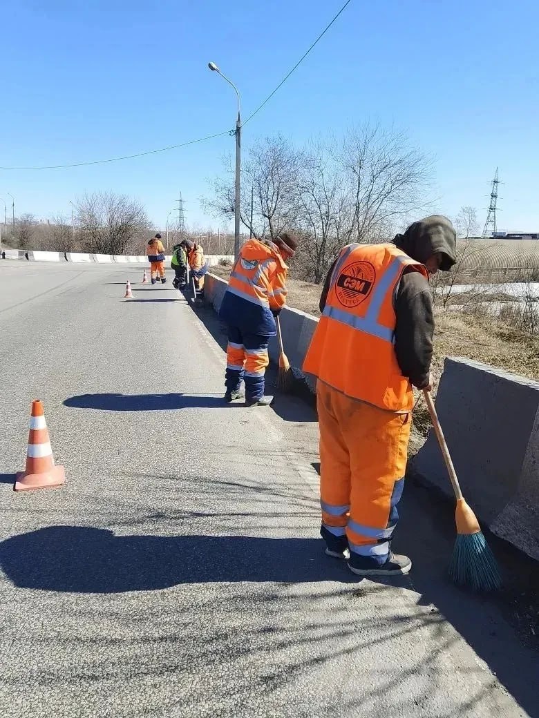 Механизированная и ручная уборка продолжается во всех районах Иркутска Механизированная и ручная уборка продолжается во всех районах Иркутска