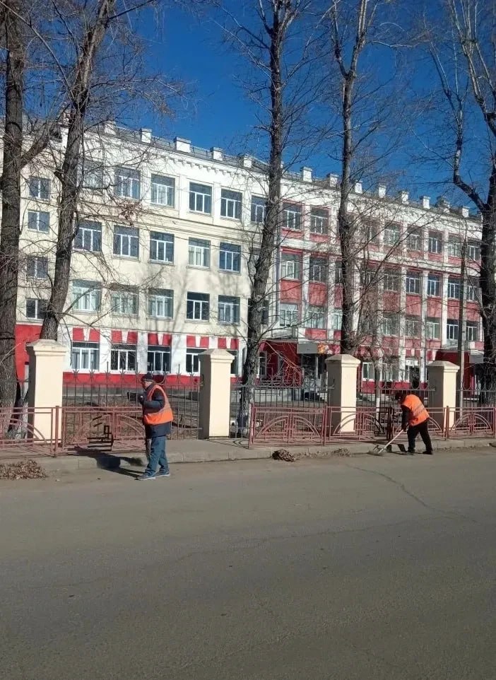 Механизированная и ручная уборка продолжается во всех районах Иркутска Механизированная и ручная уборка продолжается во всех районах Иркутска