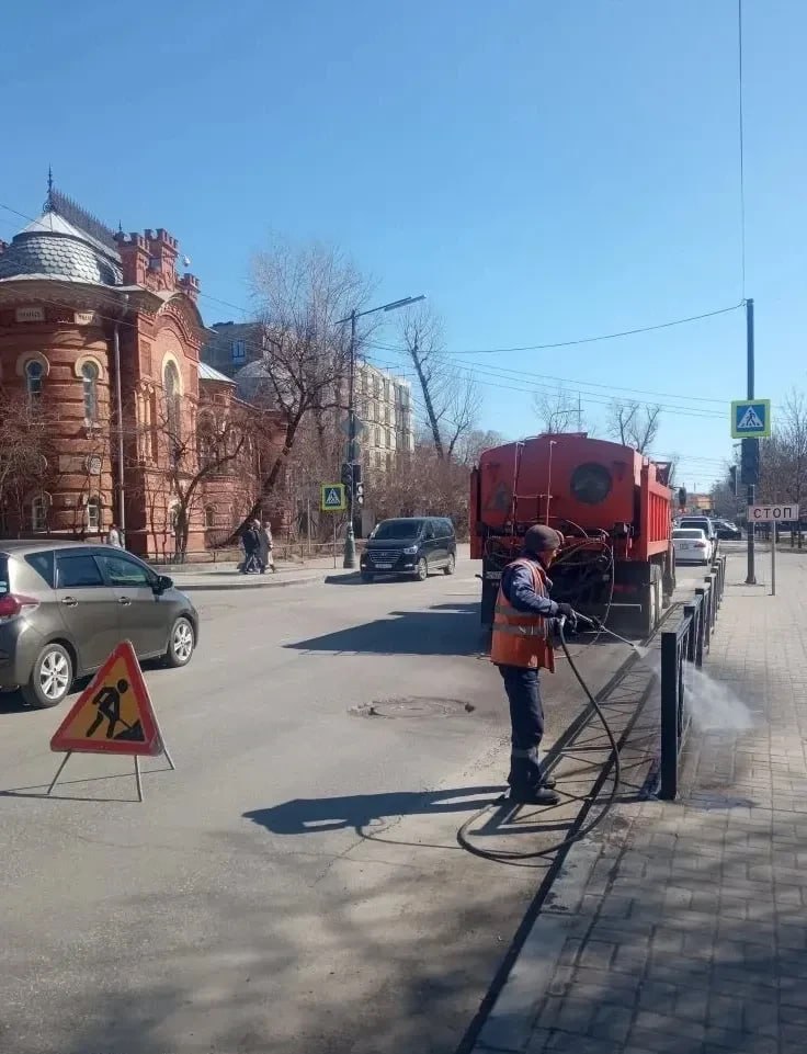 Механизированная и ручная уборка продолжается во всех районах Иркутска Механизированная и ручная уборка продолжается во всех районах Иркутска