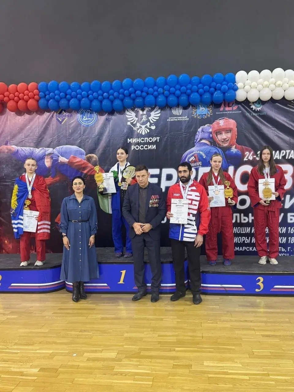 Спортсмены Иркутской области завоевали восемь медалей на первенстве России по универсальному бою среди юношей и девушек 16–17 лет, юниоров и юниорок 18–20 лет