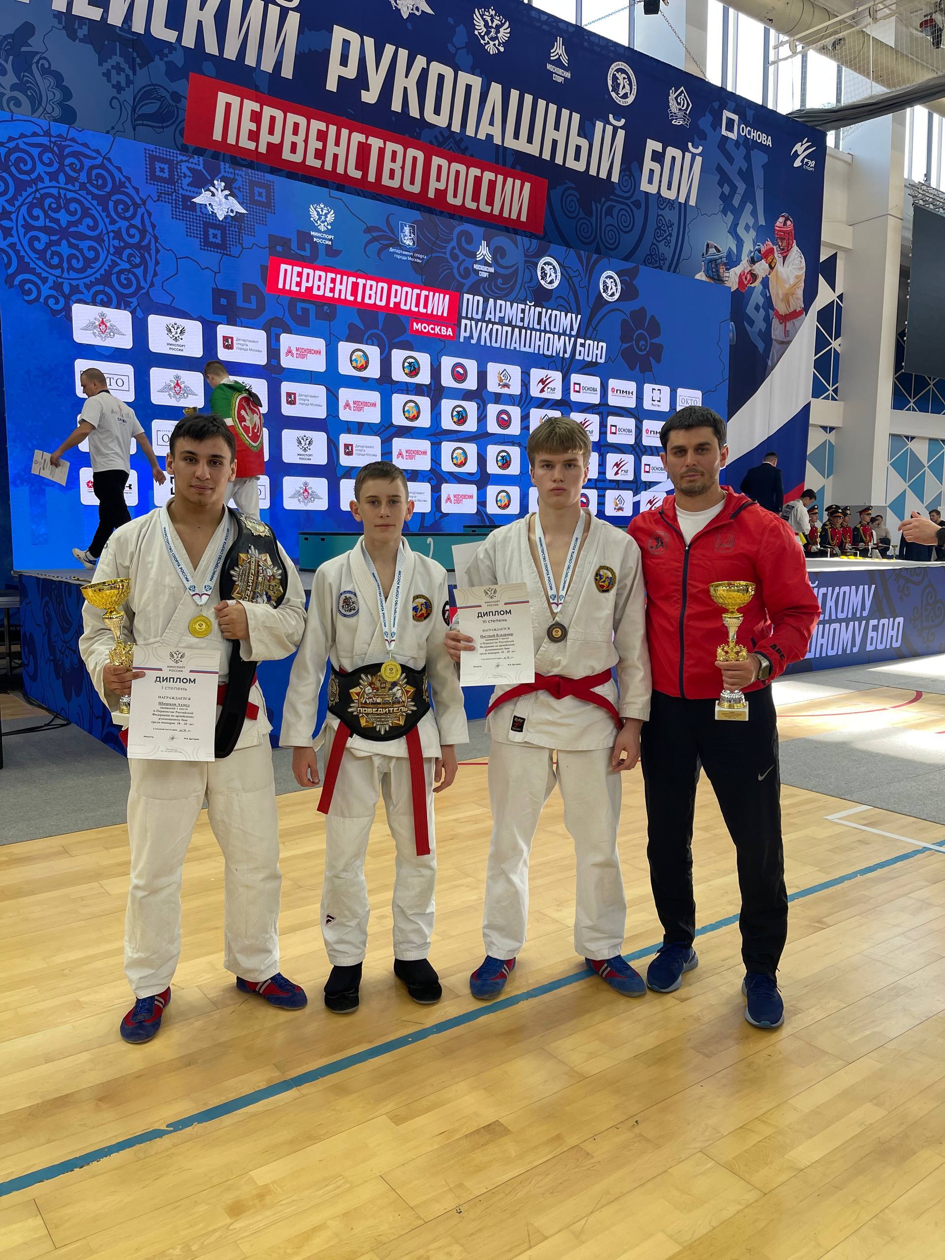 Сборная Иркутской области стала победителем командного зачета среди юношей 14-17 лет первенства России по армейскому рукопашному бою