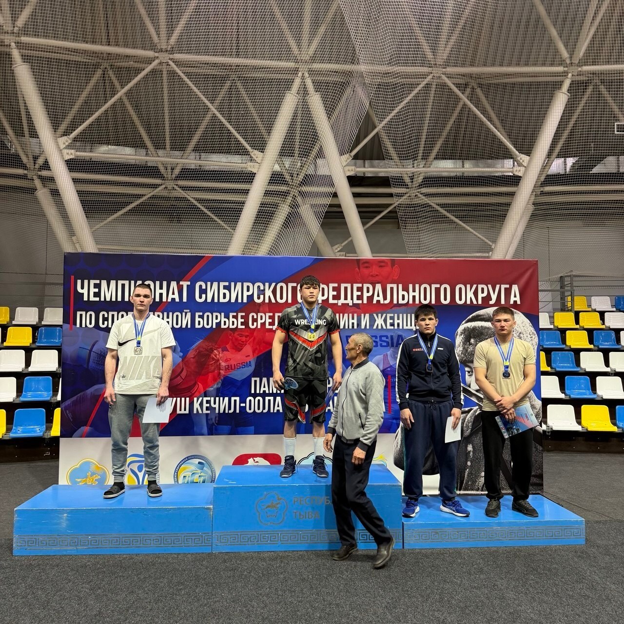 Спортсмены Приангарья завоевали девять медалей на чемпионате Сибирского федерального округа по вольной борьбе, который 4 и 5 апреля проходил в Кызыле