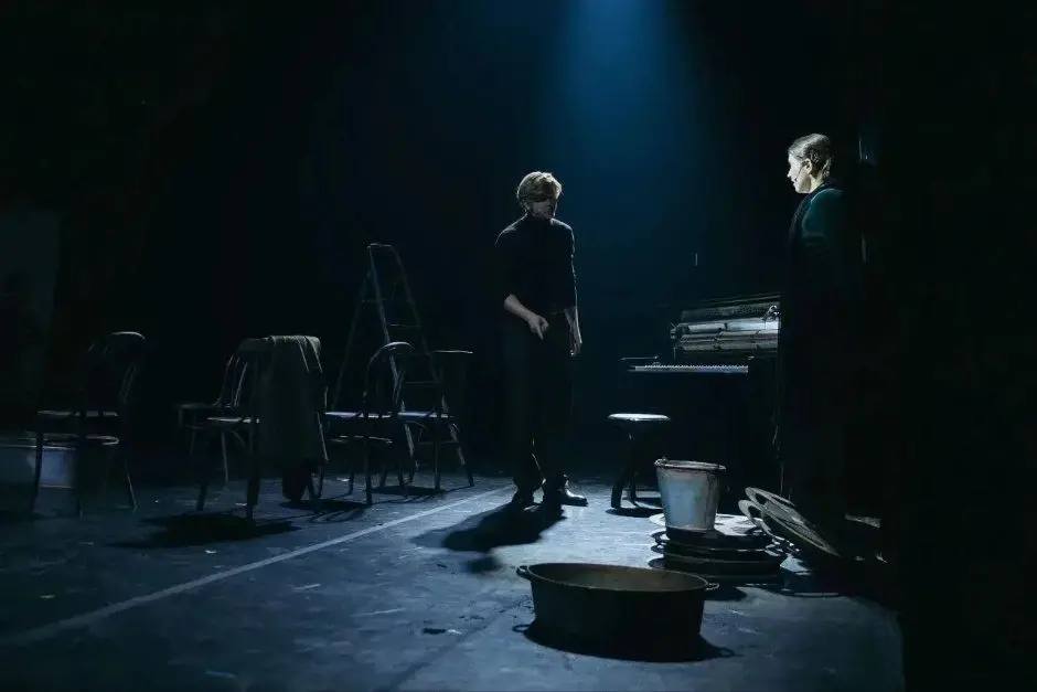 Профессия, которую не видно, но именно она делает спектакль живым Профессия, которую не видно, но именно она делает спектакль живым