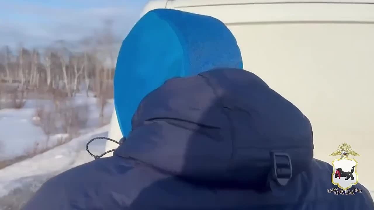 – Почему вы убегали от сотрудников полиции? – Они начали меня догонять!