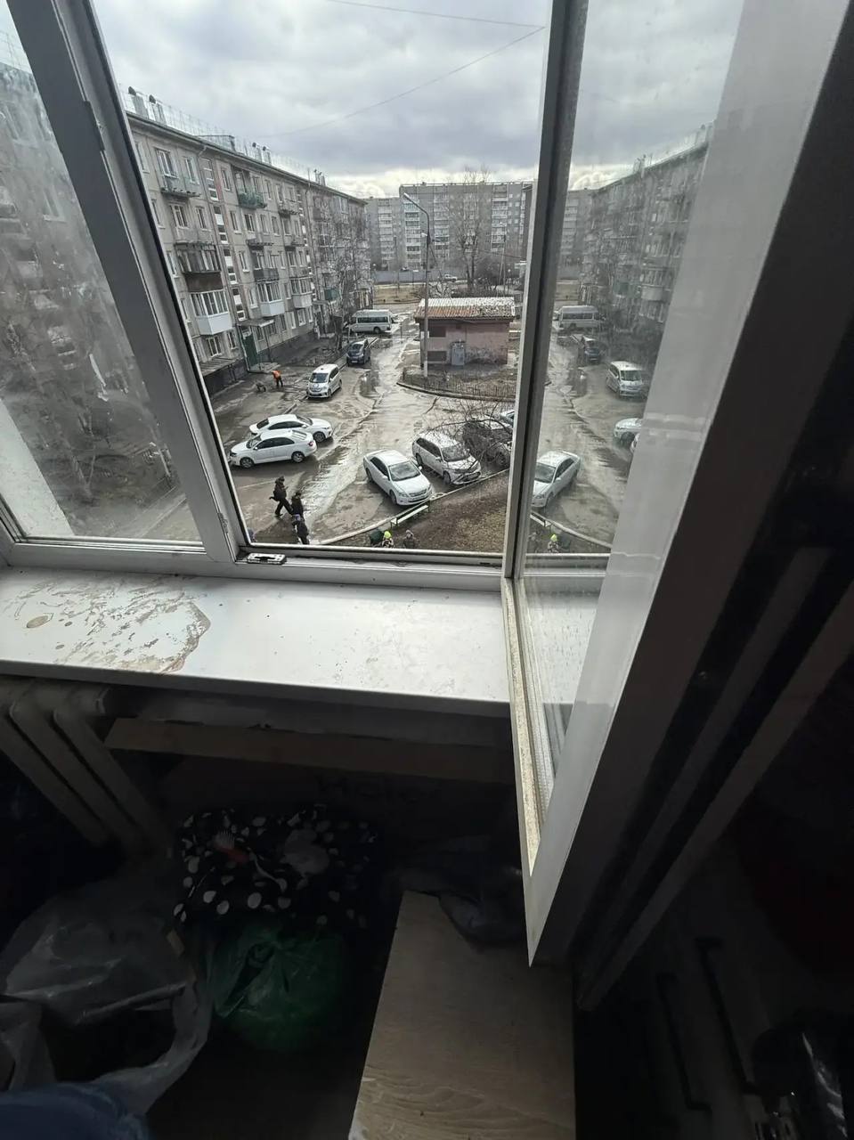 В Иркутске возбуждено уголовное дело по факту получения травм ребенком в результате падения из окна