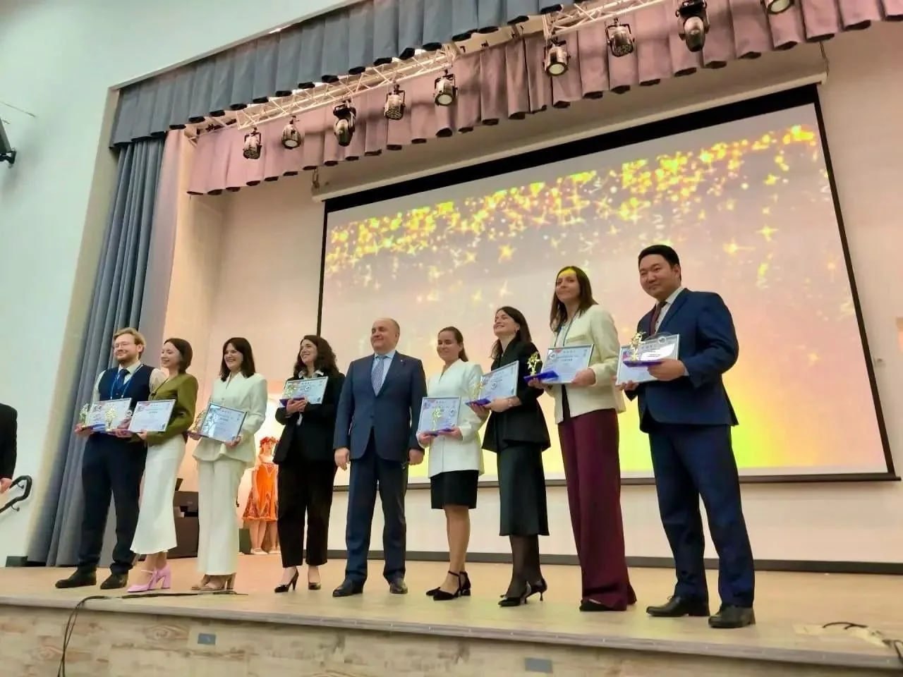 Руслан Болотов: Вчера писал о наших иркутских педагогах, которые удостоены Почётных грамот Президента России Руслан Болотов: Вчера писал о наших иркутских педагогах, которые удостоены Почётных грамот Президента России