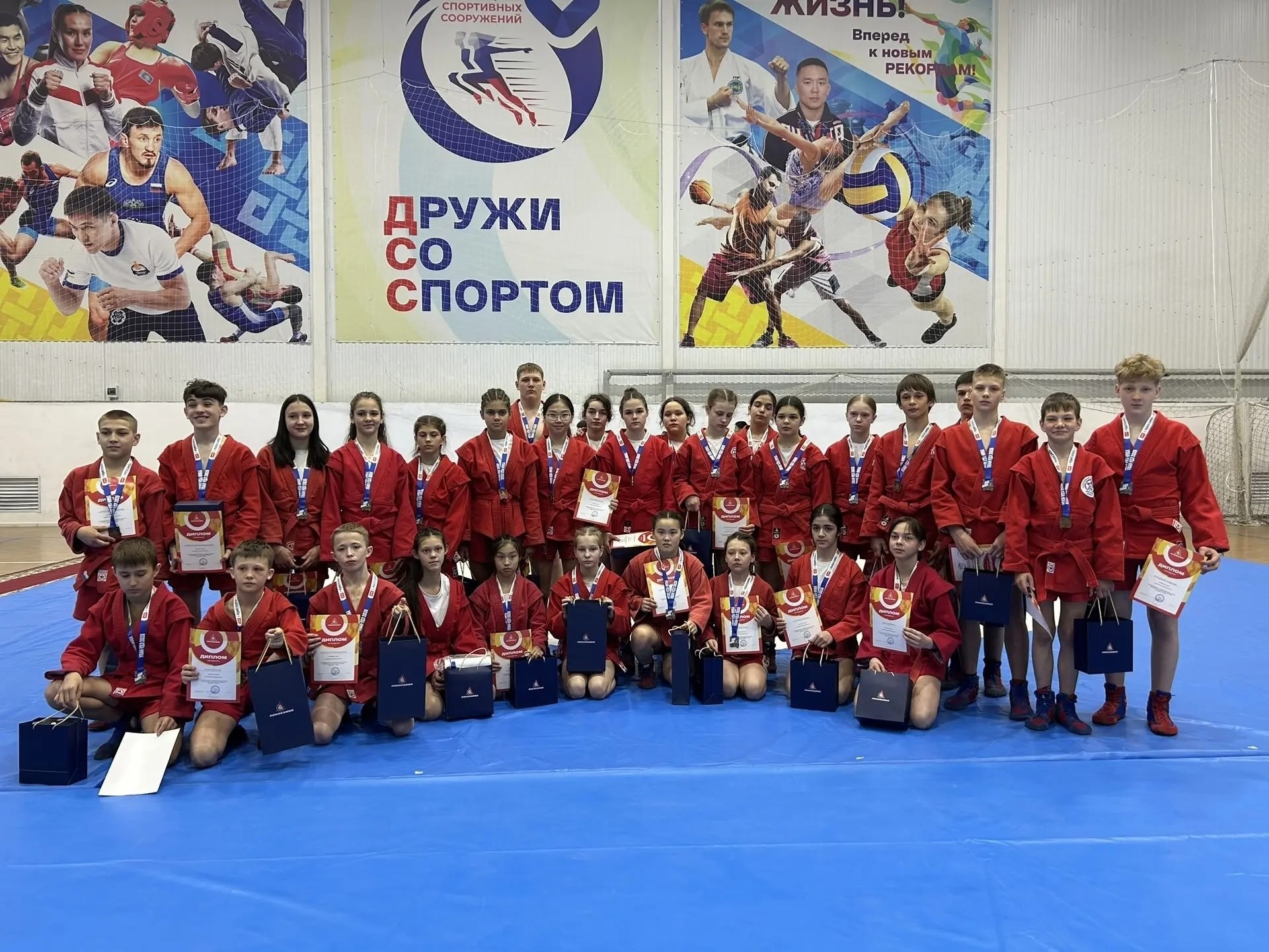 Спортсмены Приангарья выиграли 36 медалей на II этапе всероссийских соревнований по самбо «Детская лига «ЛокоСамбо» среди юношей и девушек 12-14 лет