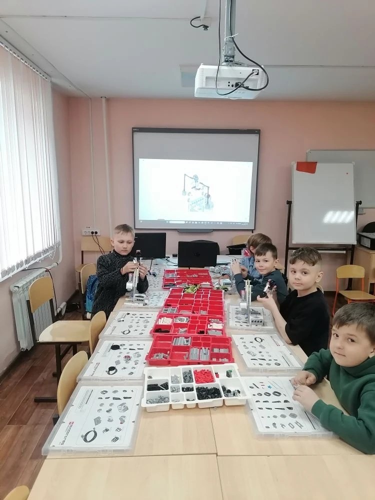 Если бы иркутяне, участвующие в проекте «Неделя неформального образования», писали сочинение о том, как они провели весенние каникулы, получилось более пяти тысяч работ! Именно столько горожан успели пройти бесплатные... Если бы иркутяне, участвующие в проекте «Неделя неформального образования», писали сочинение о том, как они провели весенние каникулы, получилось более пяти тысяч работ! Именно столько горожан успели пройти бесплатные...