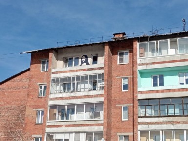 Доброе утро, Приангарье!. На одном из домов в Иркутске есть копия мирового шедевра