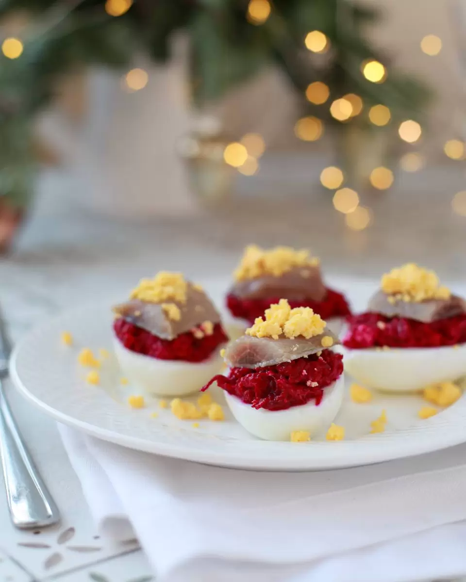 Новогодние яйца под шубой: оригинальный рецепт от Даши Третьяковой