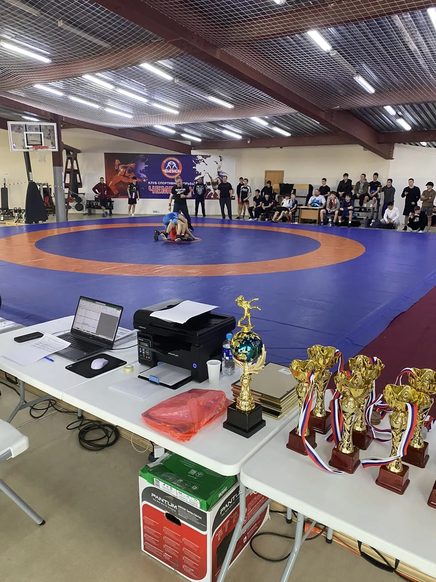 Победителей и призеров XVI областного турнира по греко-римской борьбе среди юношей и юниоров определили 4 апреля в Академии спортивной борьбы имени Олимпийского чемпиона Константина Вырупаева в Иркутске Победителей и призеров XVI областного турнира по греко-римской борьбе среди юношей и юниоров определили 4 апреля в Академии спортивной борьбы имени Олимпийского чемпиона Константина Вырупаева в Иркутске