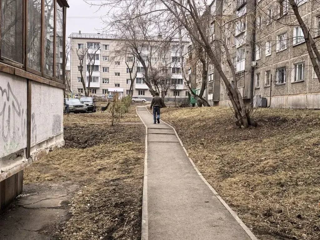 В Октябрьском округе Иркутска проверяют качество ремонта дворов прошлого года