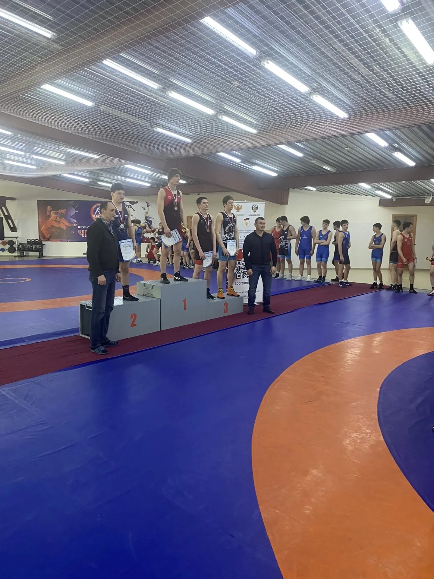 Победителей и призеров XVI областного турнира по греко-римской борьбе среди юношей и юниоров определили 4 апреля в Академии спортивной борьбы имени Олимпийского чемпиона Константина Вырупаева в Иркутске Победителей и призеров XVI областного турнира по греко-римской борьбе среди юношей и юниоров определили 4 апреля в Академии спортивной борьбы имени Олимпийского чемпиона Константина Вырупаева в Иркутске