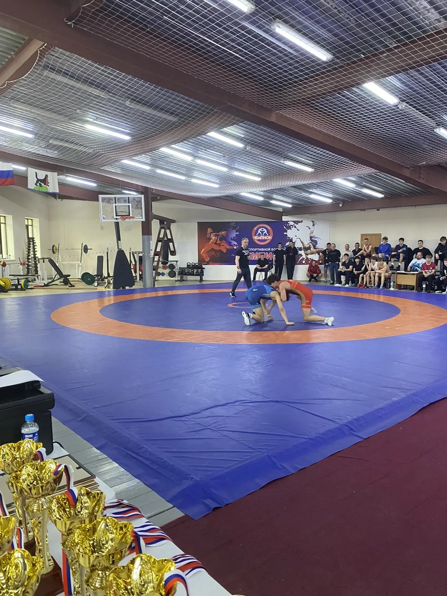 Победителей и призеров XVI областного турнира по греко-римской борьбе среди юношей и юниоров определили 4 апреля в Академии спортивной борьбы имени Олимпийского чемпиона Константина Вырупаева в Иркутске Победителей и призеров XVI областного турнира по греко-римской борьбе среди юношей и юниоров определили 4 апреля в Академии спортивной борьбы имени Олимпийского чемпиона Константина Вырупаева в Иркутске