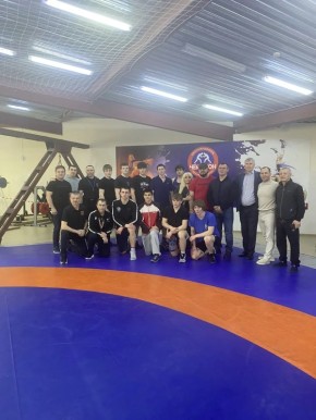 Победителей и призеров XVI областного турнира по греко-римской борьбе среди юношей и юниоров определили 4 апреля в Академии спортивной борьбы имени Олимпийского чемпиона Константина Вырупаева в Иркутске