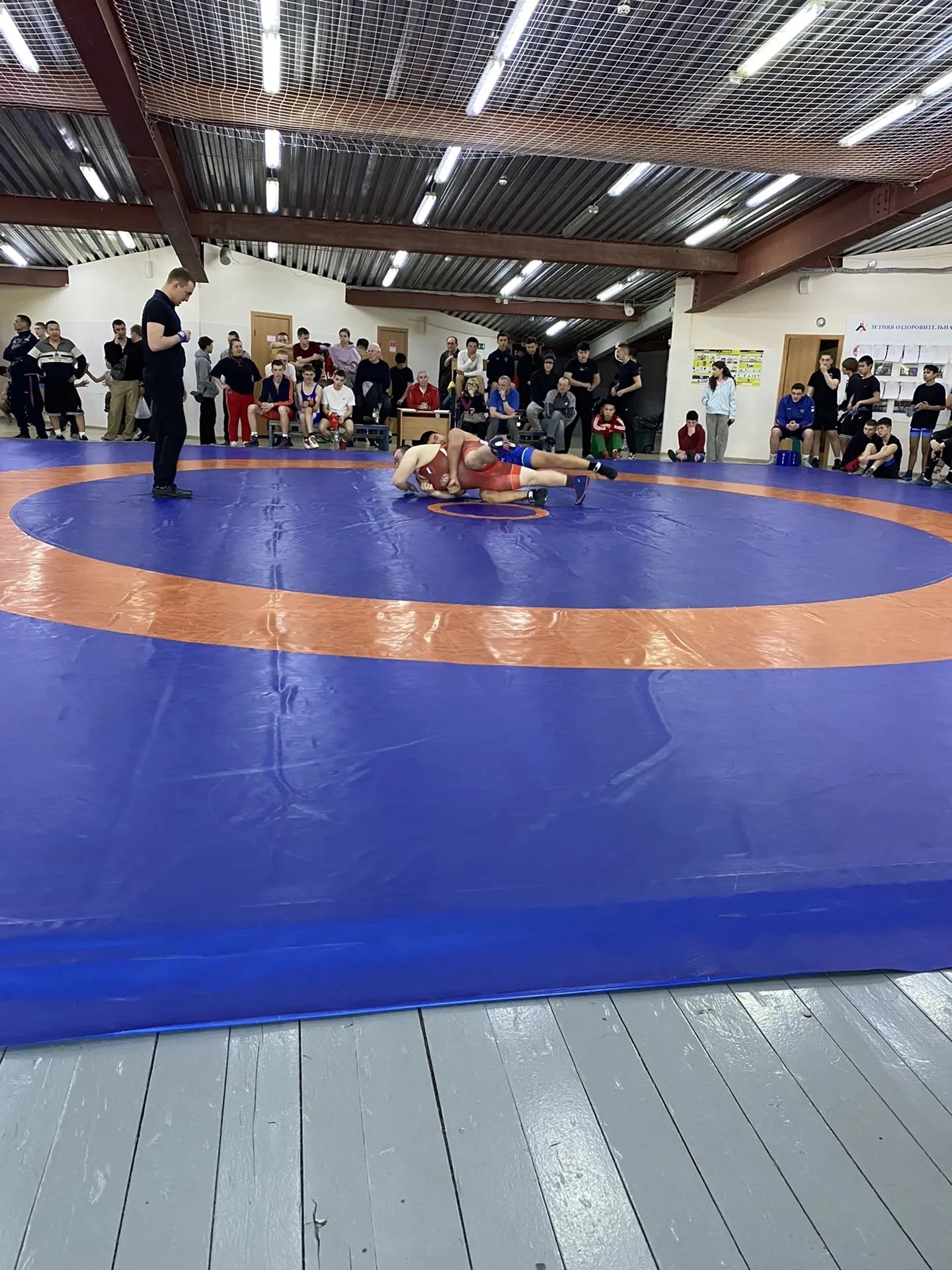 Победителей и призеров XVI областного турнира по греко-римской борьбе среди юношей и юниоров определили 4 апреля в Академии спортивной борьбы имени Олимпийского чемпиона Константина Вырупаева в Иркутске Победителей и призеров XVI областного турнира по греко-римской борьбе среди юношей и юниоров определили 4 апреля в Академии спортивной борьбы имени Олимпийского чемпиона Константина Вырупаева в Иркутске