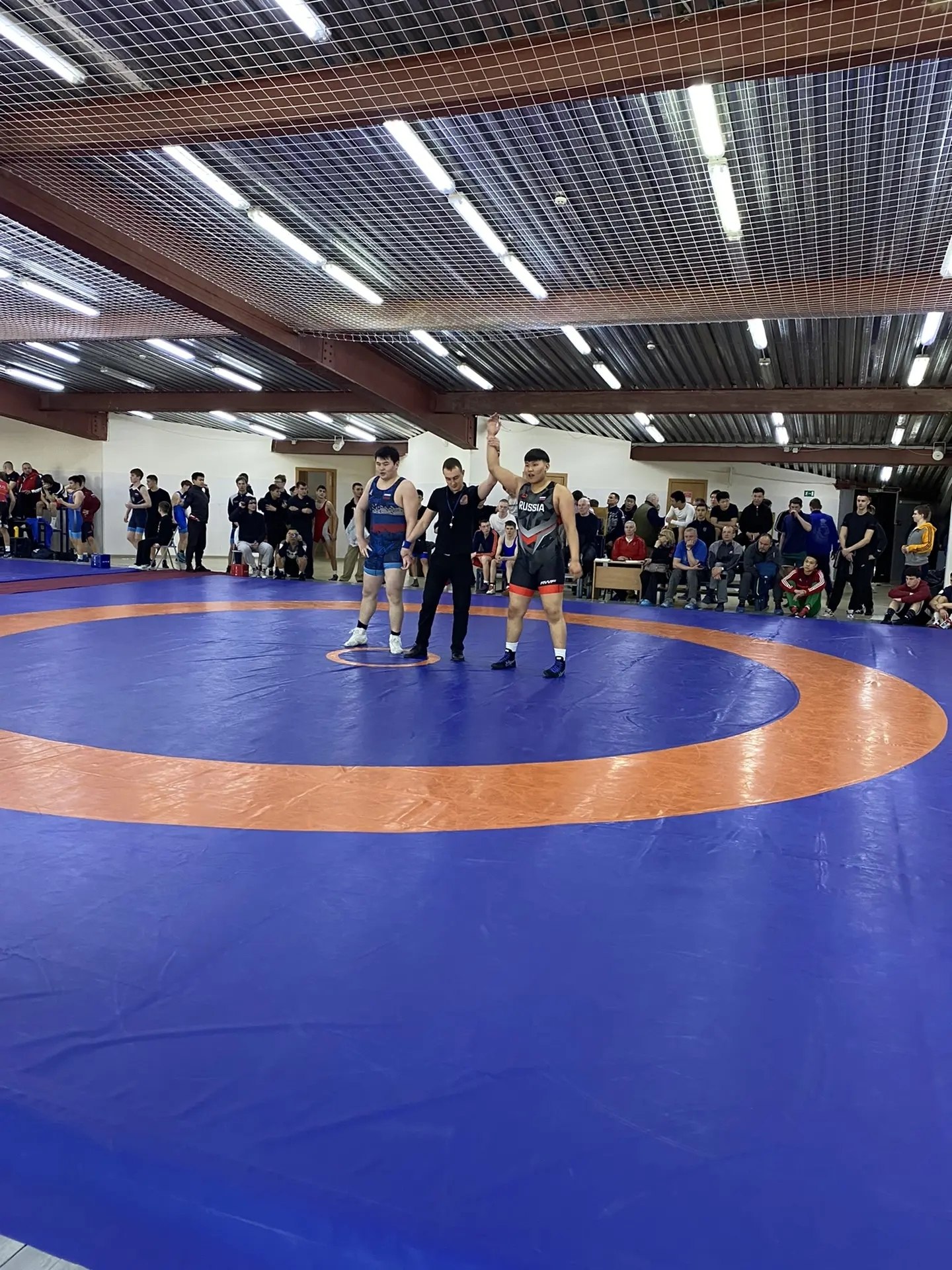 Победителей и призеров XVI областного турнира по греко-римской борьбе среди юношей и юниоров определили 4 апреля в Академии спортивной борьбы имени Олимпийского чемпиона Константина Вырупаева в Иркутске Победителей и призеров XVI областного турнира по греко-римской борьбе среди юношей и юниоров определили 4 апреля в Академии спортивной борьбы имени Олимпийского чемпиона Константина Вырупаева в Иркутске