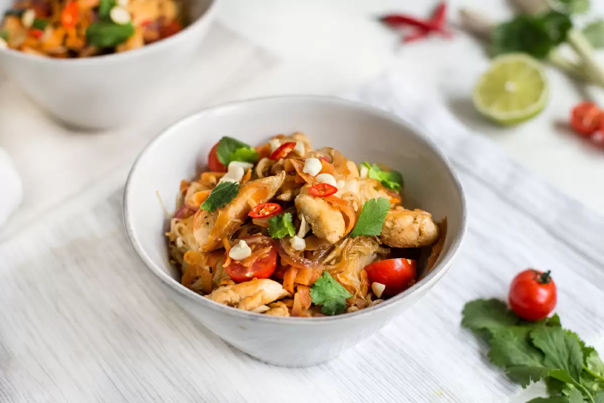 Фунчоза с курицей и арахисом: незабываемое блюдо за 30 минут