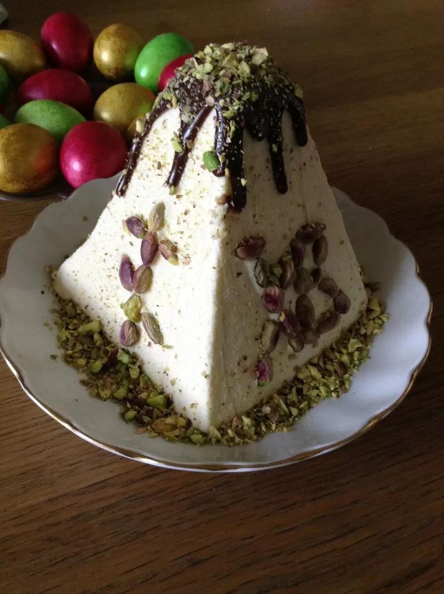 Вкусная традиция на Пасху: как приготовить заварную пасху с творогом