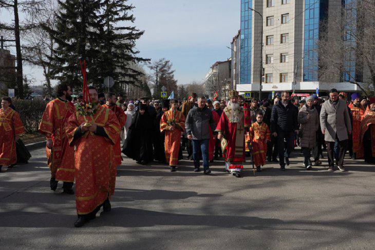 Пасха объединила город. В торжествах приняли участие спикер ЗС Александр Ведерников, губернатор Игорь Кобзев, митрополит Иркутский и Ангарский Русской Православной Церкви (Московский Патриархат) Максимилиан, мэр Иркутска...