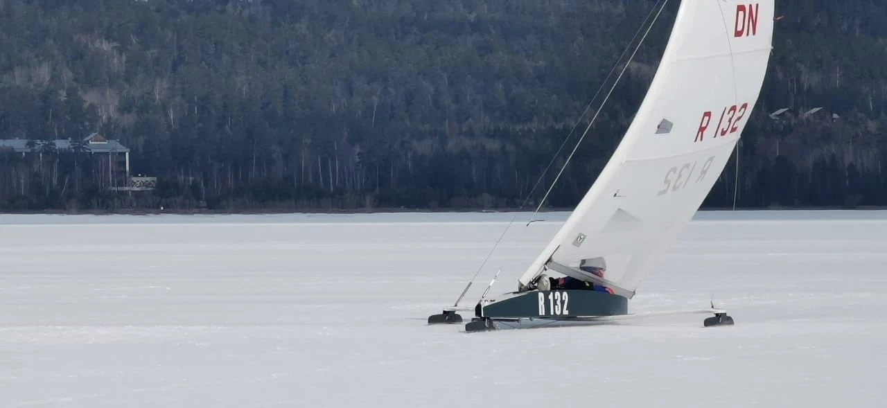 Межрегиональные соревнования по парусному спорту «Братский лед» в классах буер «DN» и буер «Ледовый оптимист» с 16 по 19 апреля пройдут в Курчатовском заливе Братского водохранилища Межрегиональные соревнования по парусному спорту «Братский лед» в классах буер «DN» и буер «Ледовый оптимист» с 16 по 19 апреля пройдут в Курчатовском заливе Братского водохранилища